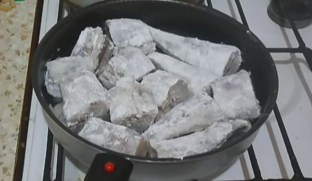 Минтай смажена на сковороді — 4 рецепти. Як посмажити минтай швидко і смачно 92dd0151eb0580d87156c9d67b303ba0 Минтай смажена на сковороді — 4 рецепти. Як посмажити минтай швидко і смачно