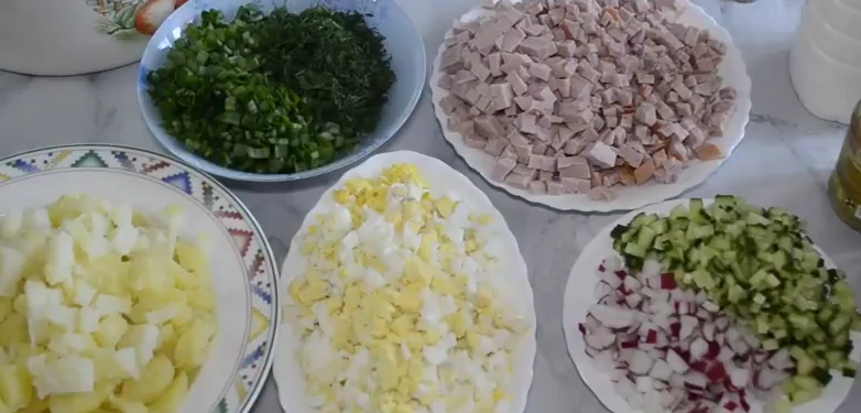 Окрошка на кефірі з ковбасою — класичний рецепт з фото і відео e45b31bfbdbae33a42a54231be902188 Окрошка на кефірі з ковбасою — класичний рецепт з фото і відео