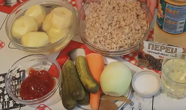 Розсольник з перловкою і солоними огірками — 4 смачні рецепти Розсольник з перловкою і солоними огірками — 4 смачні рецепти