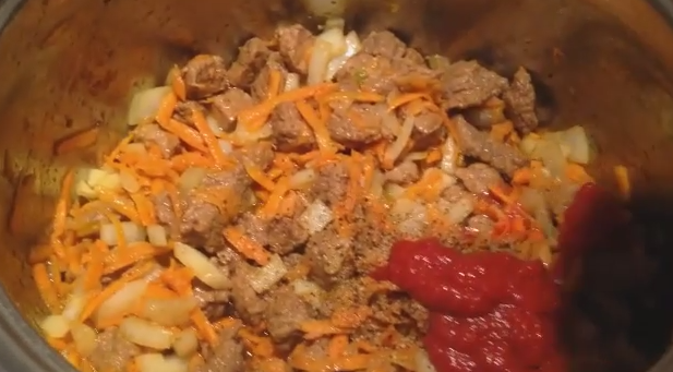 Тушкована капуста з мясом — 4 рецепти з фото і відео 30e71f0d311c1ceda387b7b1c79f4de4 Тушкована капуста з мясом — 4 рецепти з фото і відео