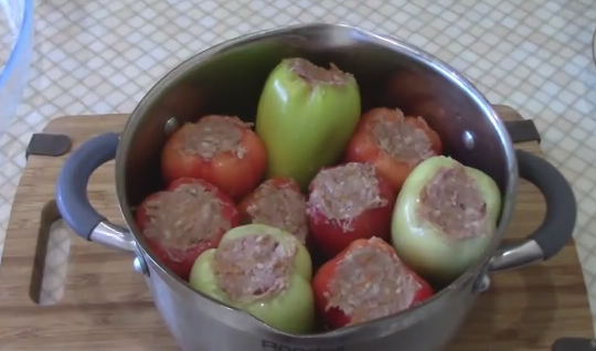 Перець фарширований мясом та рисом — покроковий рецепт приготування з фото і відео 4c390756a4533aa0dfae55b18d08fe9a Перець фарширований мясом та рисом — покроковий рецепт приготування з фото і відео