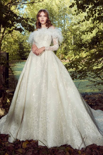 Білі лотоси: весільна колекція Zuhair Murad Bridal осінь зима 2019 2020 belye lotosy: svadebnaya kollekciya zuhair murad bridal osen zima 2019 202018 Білі лотоси: весільна колекція Zuhair Murad Bridal осінь зима 2019 2020