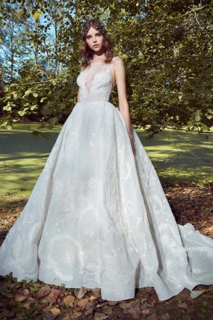 Білі лотоси: весільна колекція Zuhair Murad Bridal осінь зима 2019 2020 belye lotosy: svadebnaya kollekciya zuhair murad bridal osen zima 2019 202022 Білі лотоси: весільна колекція Zuhair Murad Bridal осінь зима 2019 2020