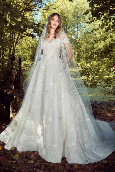 Білі лотоси: весільна колекція Zuhair Murad Bridal осінь зима 2019 2020 belye lotosy: svadebnaya kollekciya zuhair murad bridal osen zima 2019 20203 Білі лотоси: весільна колекція Zuhair Murad Bridal осінь зима 2019 2020