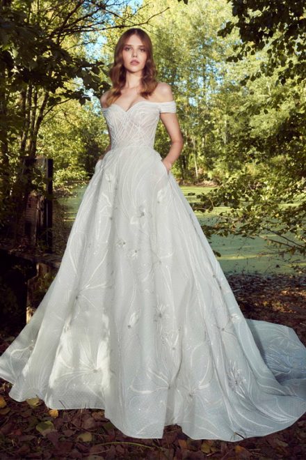 Білі лотоси: весільна колекція Zuhair Murad Bridal осінь зима 2019 2020 belye lotosy: svadebnaya kollekciya zuhair murad bridal osen zima 2019 20204 Білі лотоси: весільна колекція Zuhair Murad Bridal осінь зима 2019 2020