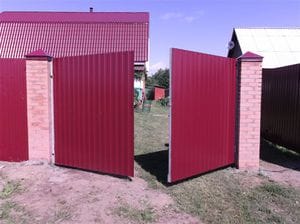Ворота з профнастилу: можливі конструкції, їх особливості, монтаж, вартість d188dc8e41bbcfe395a254dd3a8095e3 Ворота з профнастилу: можливі конструкції, їх особливості, монтаж, вартість
