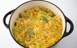 Тушкована капуста з мясом і картоплею: рецепти з фото покроково Тушкована капуста з мясом і картоплею: рецепти з фото покроково