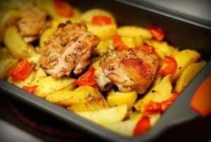  Запечена картопля з мясом у духовці: рецепти з фото