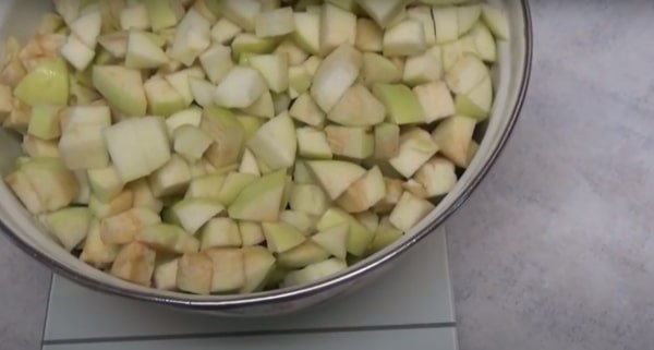 04db175546950aea15240e6079e45cb7 Прозоре варення з яблук на зиму часточками   18 простих і швидких рецептів яблучного варення в домашніх умовах