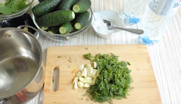  Малосольні огірки швидкого приготування   12 рецептів хрустких огірочків