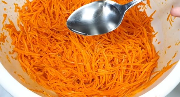 17bbb6520928e0fb7d2ae26216184d99 Морква по корейськи в домашніх умовах   як приготувати корейську моркву швидко і смачно