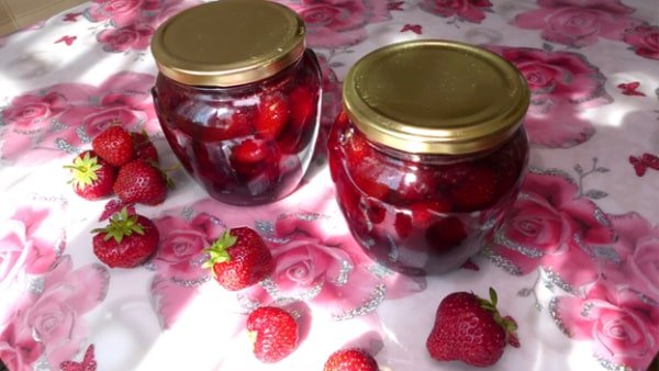 180c74e3868d40488a0e4168c1e1abf9 Густе варення з полуниці на зиму з цілими ягодами   14 рецептів
