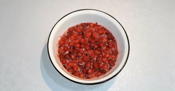 203abed8c8844b0724cc0e0409e22f20 Густе варення з полуниці на зиму з цілими ягодами   14 рецептів