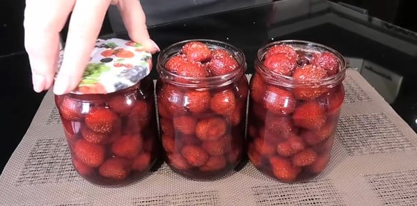 31bd19c942e8eba6db98079ab5b4a0bb Густе варення з полуниці на зиму з цілими ягодами   14 рецептів