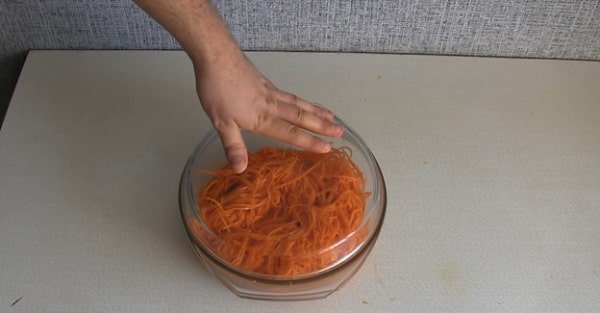 3445a6dbc7de660d7e9c9f25192079de Морква по корейськи в домашніх умовах   як приготувати корейську моркву швидко і смачно