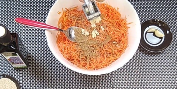 4bdbab30f907ab27a57b3ba31006b6fc Морква по корейськи в домашніх умовах   як приготувати корейську моркву швидко і смачно