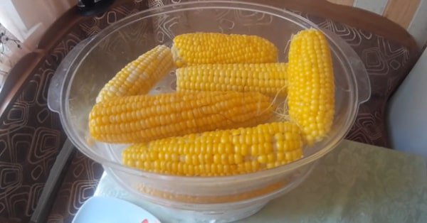 4ea17c8f2d43a48c840d39a29f57aca4 Як і скільки варити кукурудзу в качанах щоб вона була мяка і соковита