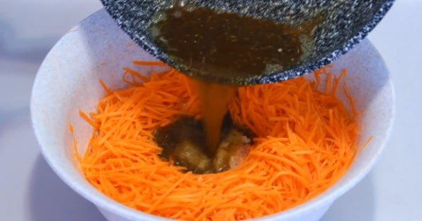 5b80d3887fce22b60bf9abd80650e5ef Морква по корейськи в домашніх умовах   як приготувати корейську моркву швидко і смачно