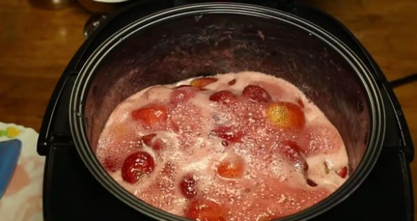 6b5c5d8734c2a517ef5c58d0d000a6e8 Густе варення з полуниці на зиму з цілими ягодами   14 рецептів