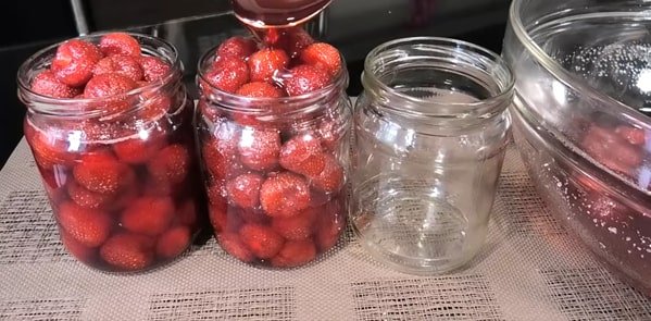 6f7aace556e376fa1ddd79735c3f808c Густе варення з полуниці на зиму з цілими ягодами   14 рецептів