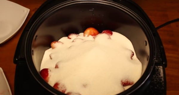 75a288f231baeb62b7440a47aab4acc8 Густе варення з полуниці на зиму з цілими ягодами   14 рецептів