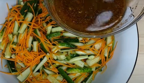 7e412530d4b6492bf0adc4c185944ab0 Морква по корейськи в домашніх умовах   як приготувати корейську моркву швидко і смачно
