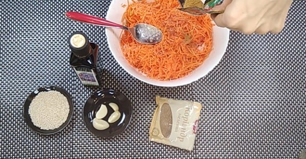 8433dd1c21cdbc1997ebd85bc9a213b8 Морква по корейськи в домашніх умовах   як приготувати корейську моркву швидко і смачно