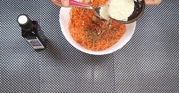 a2ab39007d56058efabcaa9b9a86671b Морква по корейськи в домашніх умовах   як приготувати корейську моркву швидко і смачно