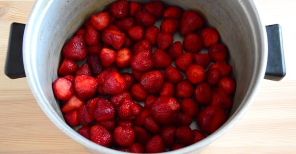 a3d6d4a22e4160bc9eee5c881bf31670 Густе варення з полуниці на зиму з цілими ягодами   14 рецептів