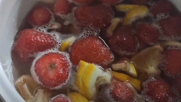 a4382220ff2c9ef82d78f59b3843becb Густе варення з полуниці на зиму з цілими ягодами   14 рецептів