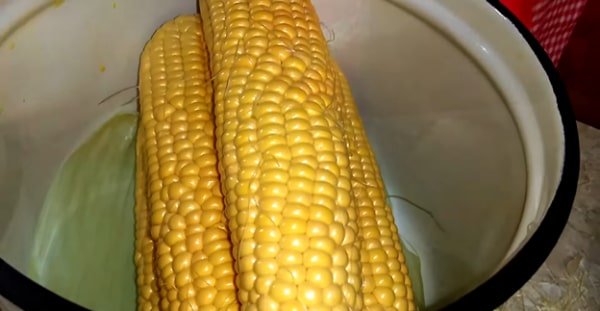 a8bacb10b672b8edff2e0e6a35eebfd8 Як і скільки варити кукурудзу в качанах щоб вона була мяка і соковита