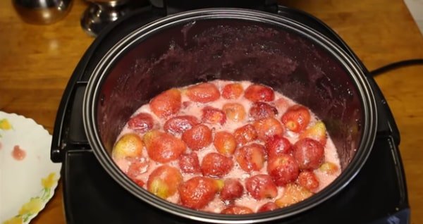 b7ae32e0032e9a9b0ab29c28df78ed88 Густе варення з полуниці на зиму з цілими ягодами   14 рецептів