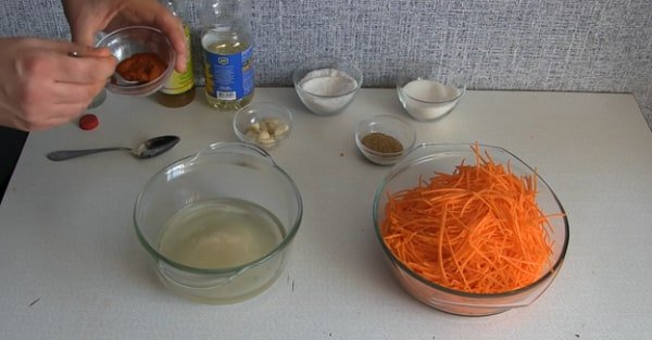 becd83150ca724e93b85087f471cd396 Морква по корейськи в домашніх умовах   як приготувати корейську моркву швидко і смачно