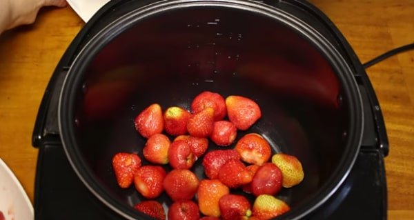 c006e5d9ad64f888bb86f4d32d4c3e4e Густе варення з полуниці на зиму з цілими ягодами   14 рецептів