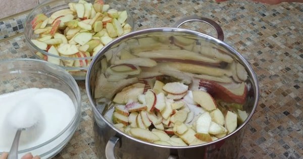 c10ec9d2b1858e44838576b87a290b24 Прозоре варення з яблук на зиму часточками   18 простих і швидких рецептів яблучного варення в домашніх умовах