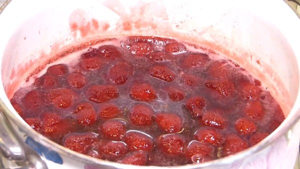 d3a083d91ecaa71c3be468503d4764c7 Густе варення з полуниці на зиму з цілими ягодами   14 рецептів