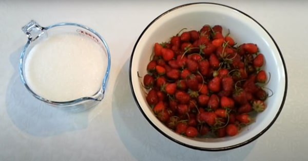 df385684b005d4f8eefaf4e40ec2536c Густе варення з полуниці на зиму з цілими ягодами   14 рецептів