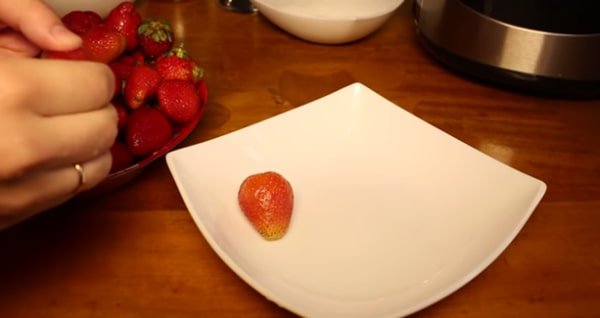 fc4307fce0f9d4f66482e4100ccb0dfc Густе варення з полуниці на зиму з цілими ягодами   14 рецептів