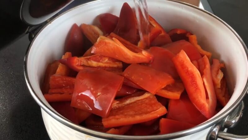 lecho iz bolgarskogo perca s pomidorami lukom i morkovju na zimu 4212d29 Лечо з болгарського перцю з помідорами, цибулею і морквою на зиму