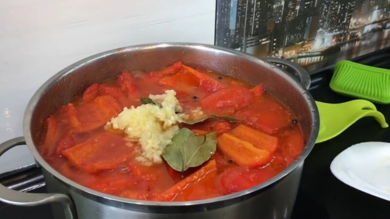 lecho iz bolgarskogo perca s pomidorami lukom i morkovju na zimu 8bf68fb Лечо з болгарського перцю з помідорами, цибулею і морквою на зиму