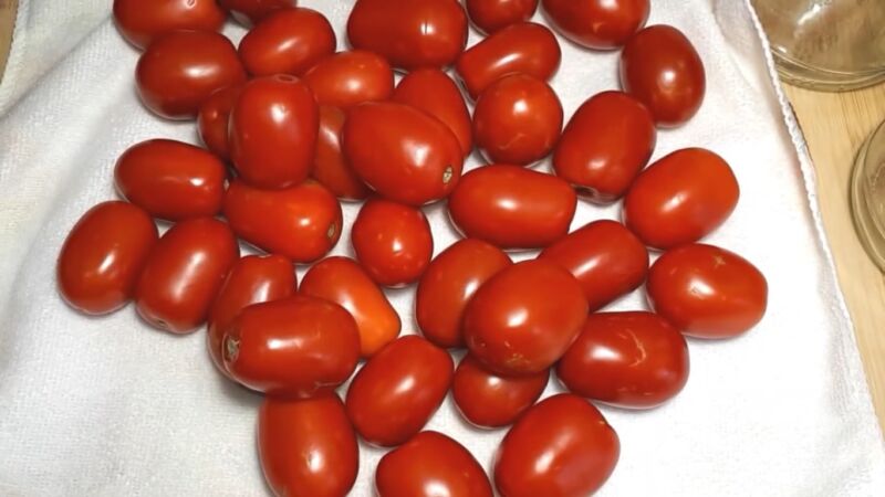 marinovannye pomidory na zimu v bankah vkusnye recepty domashnego prigotovlenija 074de6c Мариновані помідори на зиму в банках   Смачні рецепти домашнього приготування