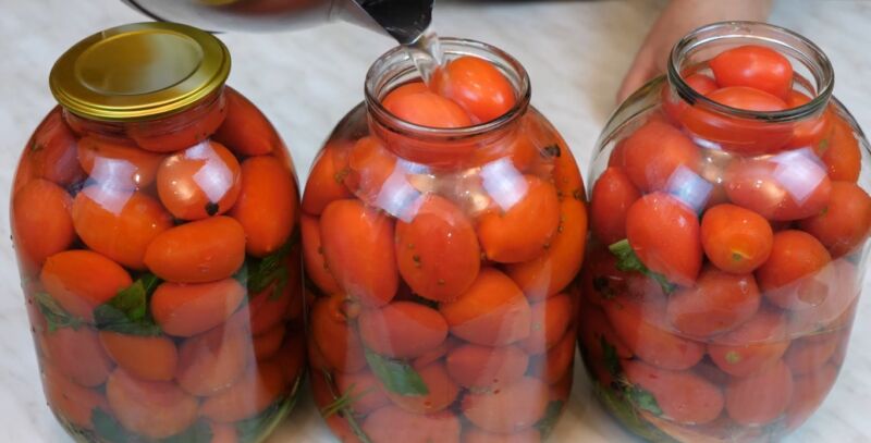 marinovannye pomidory na zimu v bankah vkusnye recepty domashnego prigotovlenija 572df99 Мариновані помідори на зиму в банках   Смачні рецепти домашнього приготування