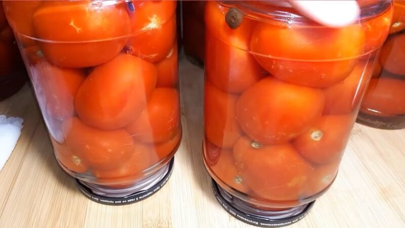 marinovannye pomidory na zimu v bankah vkusnye recepty domashnego prigotovlenija 9955566 Мариновані помідори на зиму в банках   Смачні рецепти домашнього приготування
