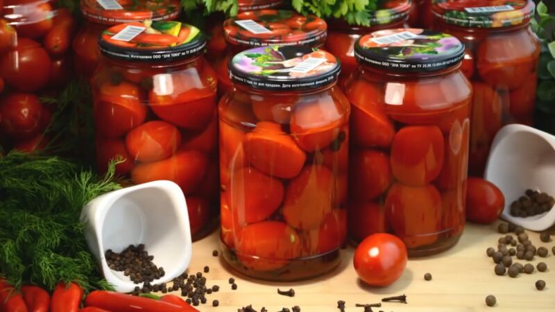 marinovannye pomidory na zimu v bankah vkusnye recepty domashnego prigotovlenija a660474 Мариновані помідори на зиму в банках   Смачні рецепти домашнього приготування