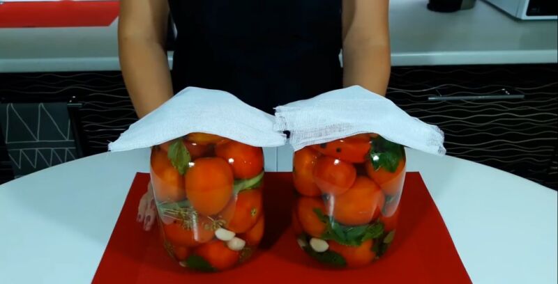 marinovannye pomidory na zimu v bankah vkusnye recepty domashnego prigotovlenija dc46277 Мариновані помідори на зиму в банках   Смачні рецепти домашнього приготування