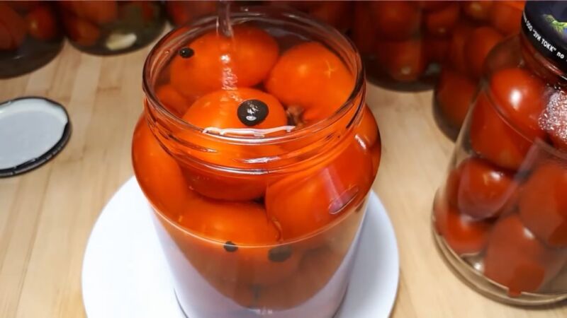 marinovannye pomidory na zimu v bankah vkusnye recepty domashnego prigotovlenija e7f2f12 Мариновані помідори на зиму в банках   Смачні рецепти домашнього приготування