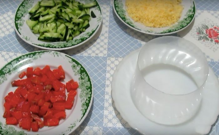 salat s krasnoj ryboj na prazdnichnyj stol 5cefd57 Салат з червоною рибою на святковий стіл