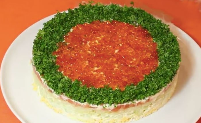 salat s krasnoj ryboj na prazdnichnyj stol e95e1d7 Салат з червоною рибою на святковий стіл