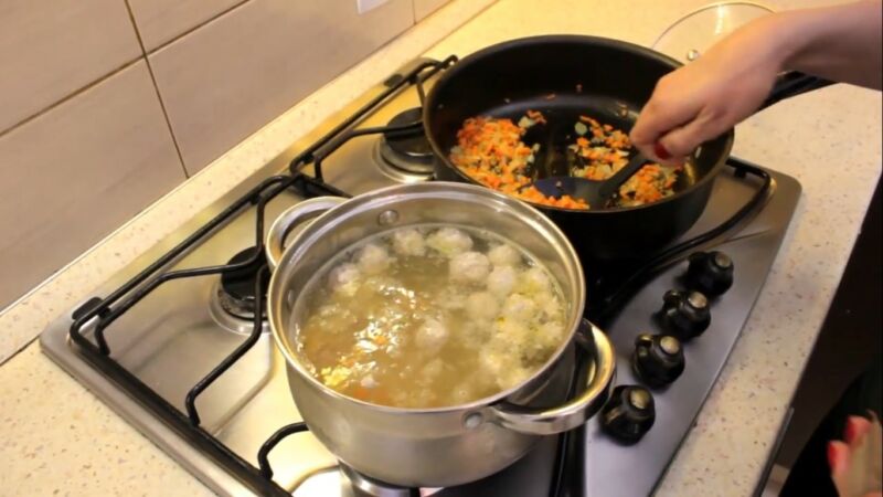 sup s kljockami 3 prostyh recepta prigotovlenija 42cfecc Суп з галушками   3 простих рецепта приготування