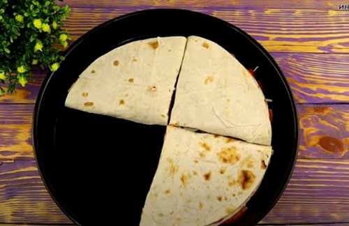  Конвертики (трикутники) з лаваша з ковбасою і сиром   простий рецепт в духовці